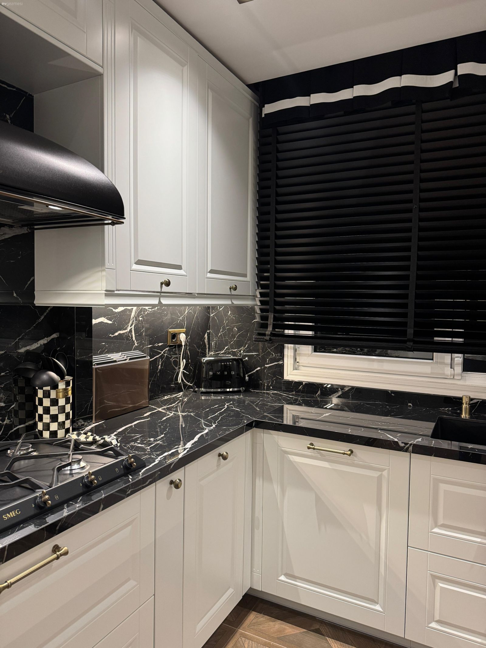 İddialı Tasarımlar ve Zamansızlık: İstanbul'dan Zarif Bir Ev