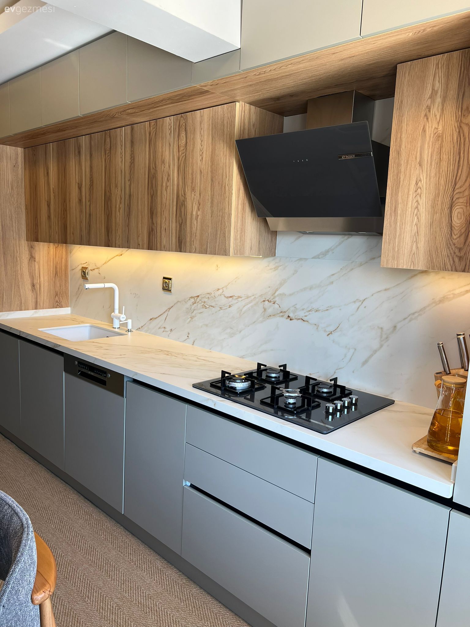 Ahşap Mobilya, Gri, Modern, Modern mutfak, Mutfak, Siyah, Beyaz, Porselen tezgah, Eviye , Kulpsuz mutfak dolabı, Ankastre