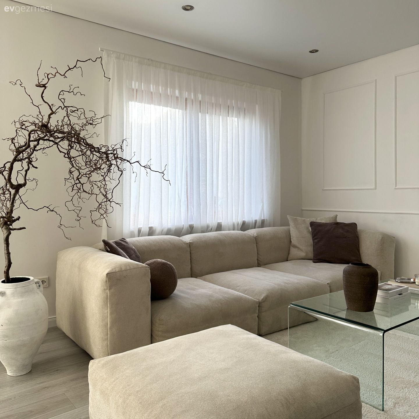 Büyük Boyutlu Objeler Bu Evin Karakterini Ortaya Çıkarmış