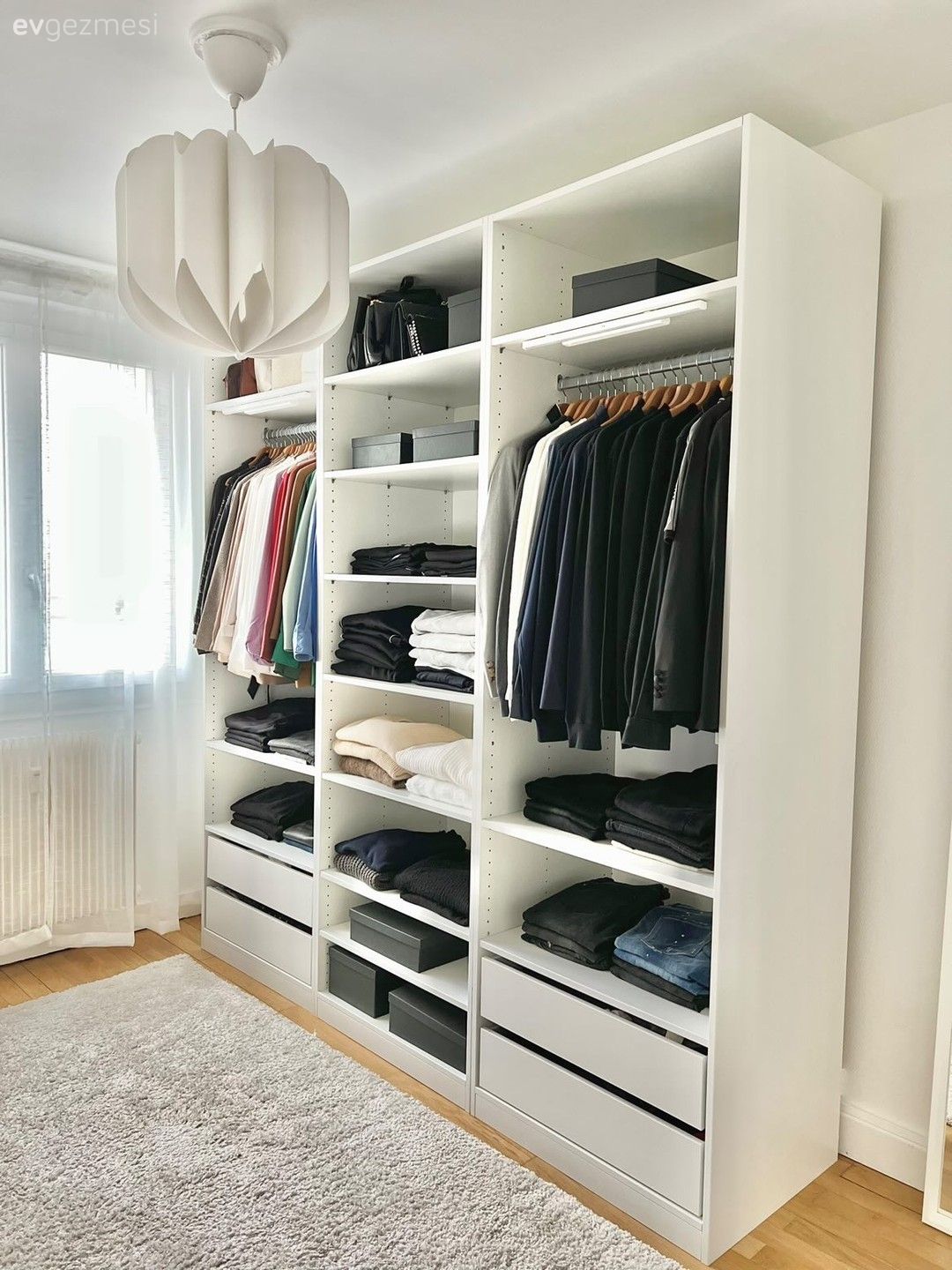 Giyinme odası, Beyaz, Krem, Bej, Avize, Aydınlatma, Tül perde, Perde