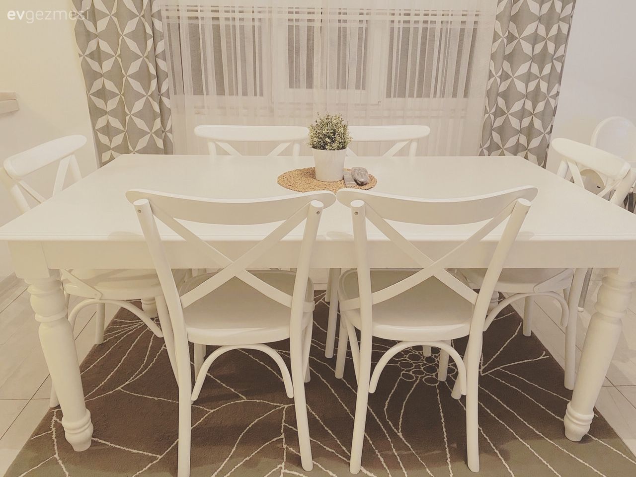 Yemek masası, Sandalye, Fon perde, Perde, Tül perde, İskandinav, Desenler, Halı