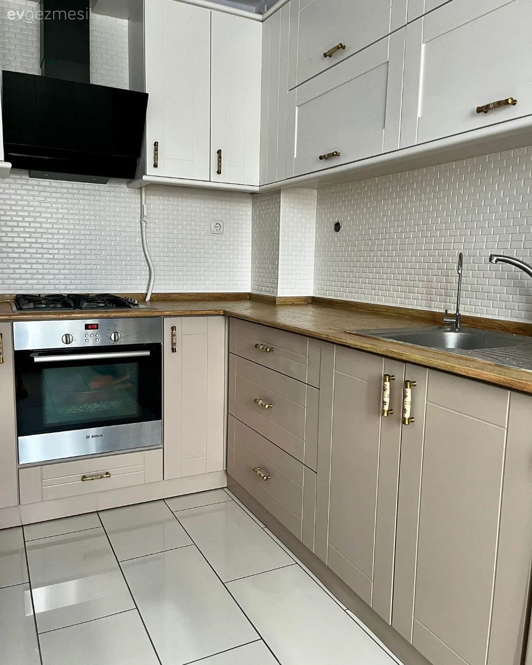 Öncesi&Sonrası: Sadece Boya ile Tüm Kabuğunu Değiştiren Mutfak!