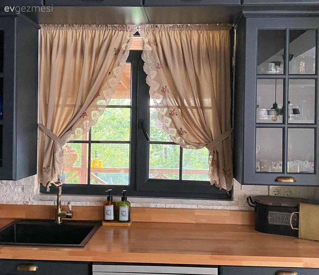 Mutfak İçin En Kullanışlı Perde Seçimi ve Farklı Perde Modelleri