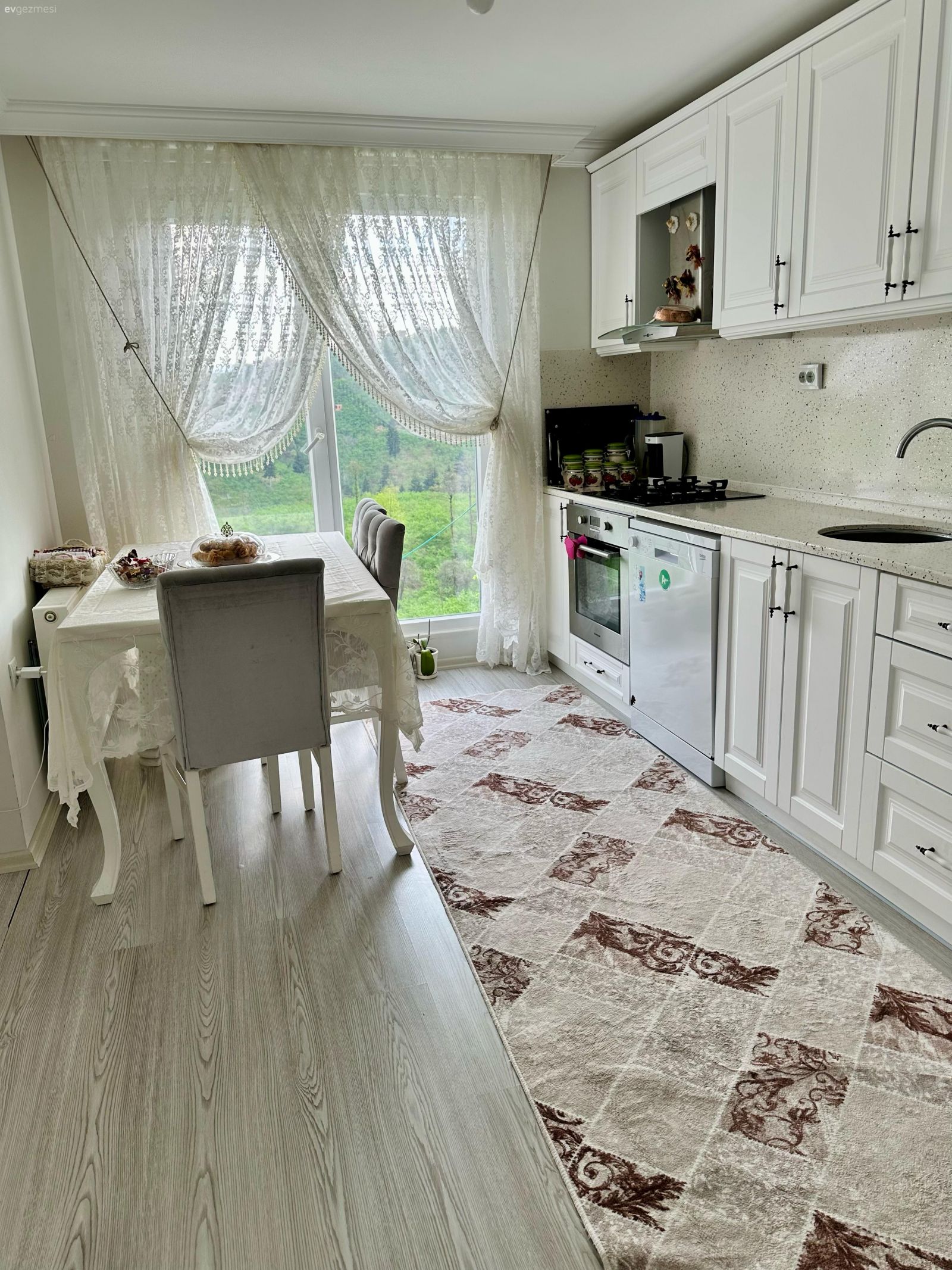 Trabzon'daki Bu Köy Evi Otantik Sıcaklığı Tam Olarak  Sunuyor