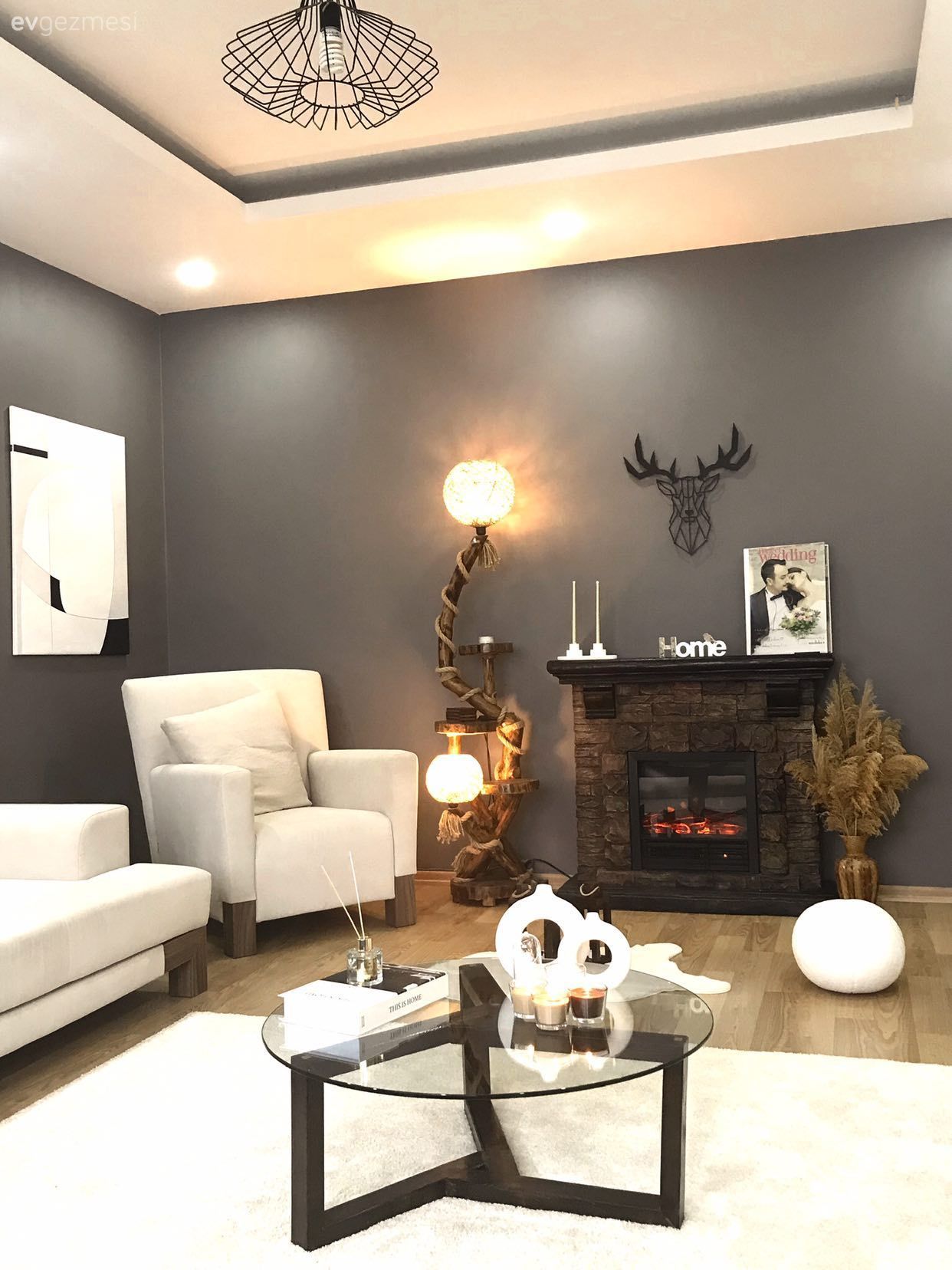 Bu İstanbul Evinde Cazibe Noktası Genellikle Duvarlar