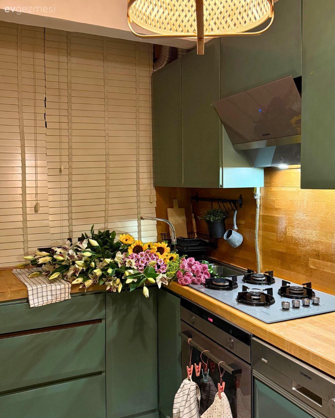 Öğrencilikten Aile Evine: Pencere Dışında Her Şeyi Değişen İstanbul Evi