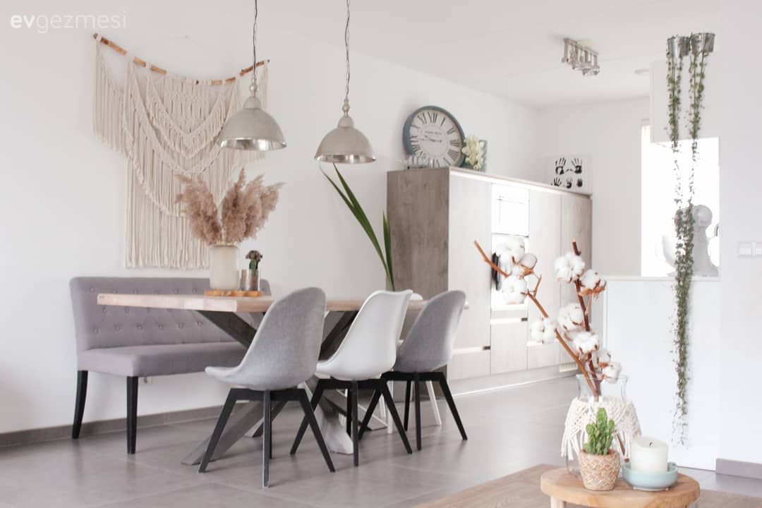 Modern, Mutfak, Beyaz mutfak, Modern mutfak, Amerikan Mutfak, Yemek masası, Sandalye, Krom sarkıt, Mutfak tezgahı, Mutfak tezgah arası, Mutfak aksesuarları, Açık konsept yaşam alanı, Vazo, Ev Aksesuar, Pampas otu, Ekstra mutfak dolabı, Ev bitkisi