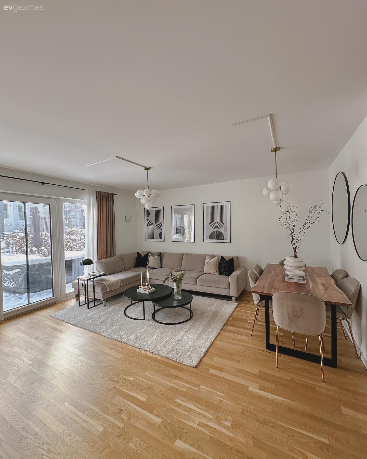 Geniş Salona Sahip Bu Evde Farklı Tarzlardan Esintiler Var!