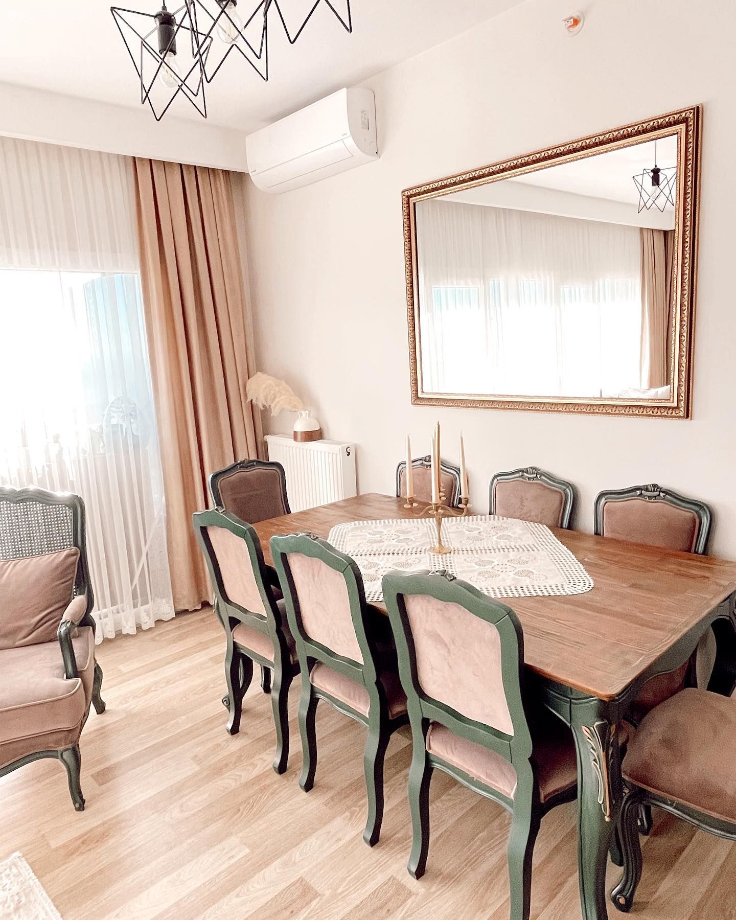 Bu İstanbul Evinde Zarafetin Formülü Eski ve Yeninin Buluşması!