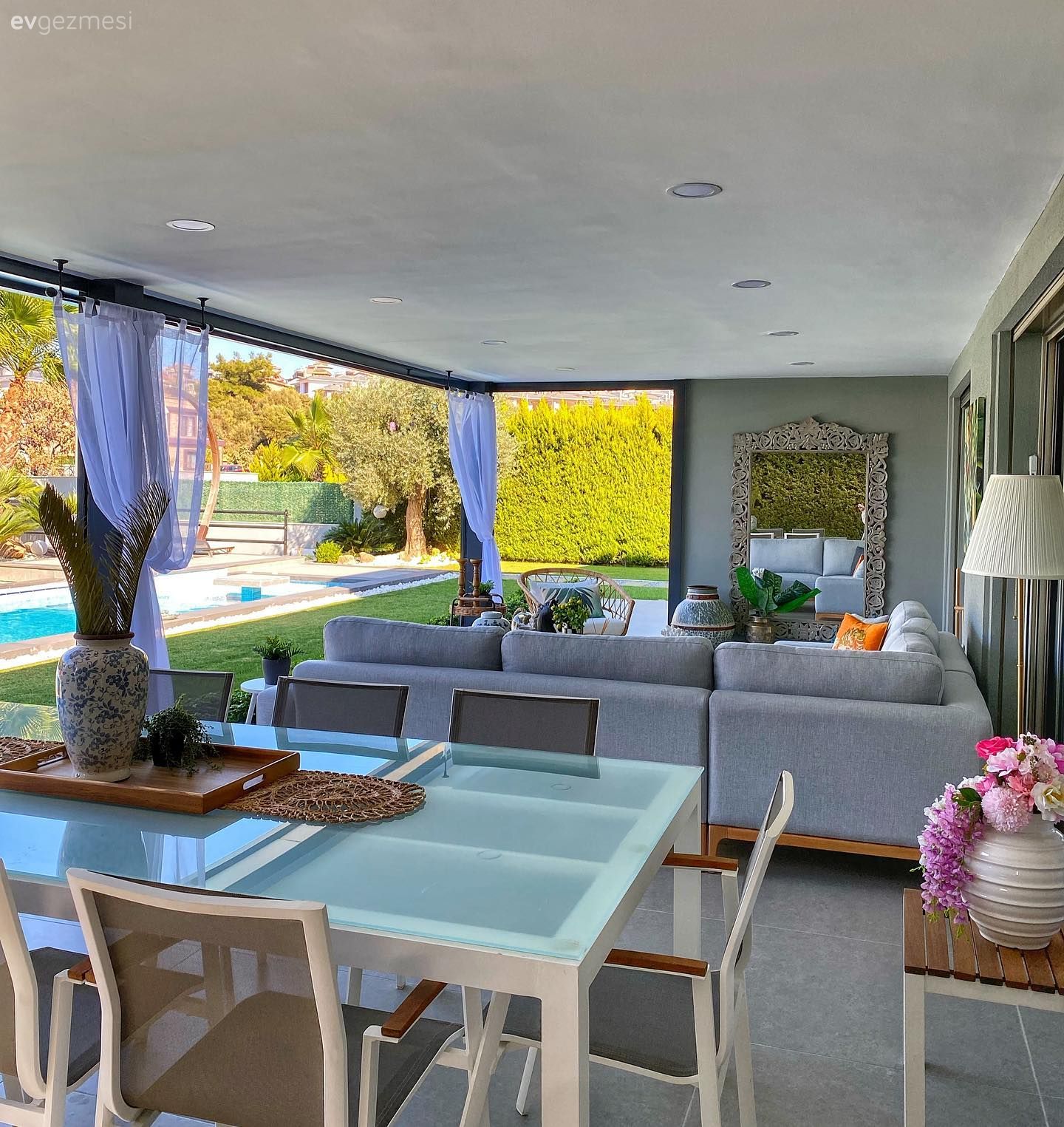 Havuza Bakan Bu İzmir Mutfağında Keyifler Hep Tavan!