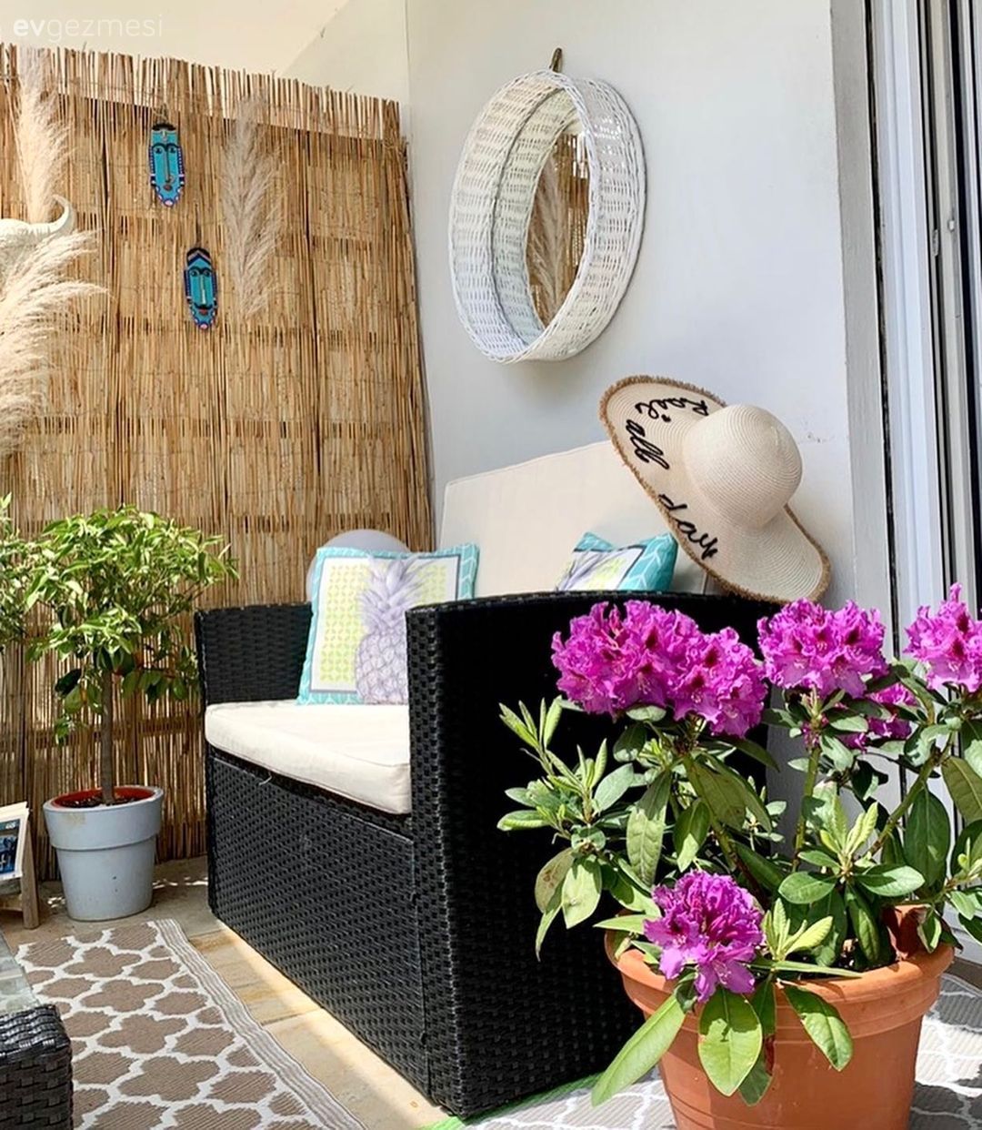 Modern Stili Seven Bu Evin Bahçesi Gülük Gülistanlık!