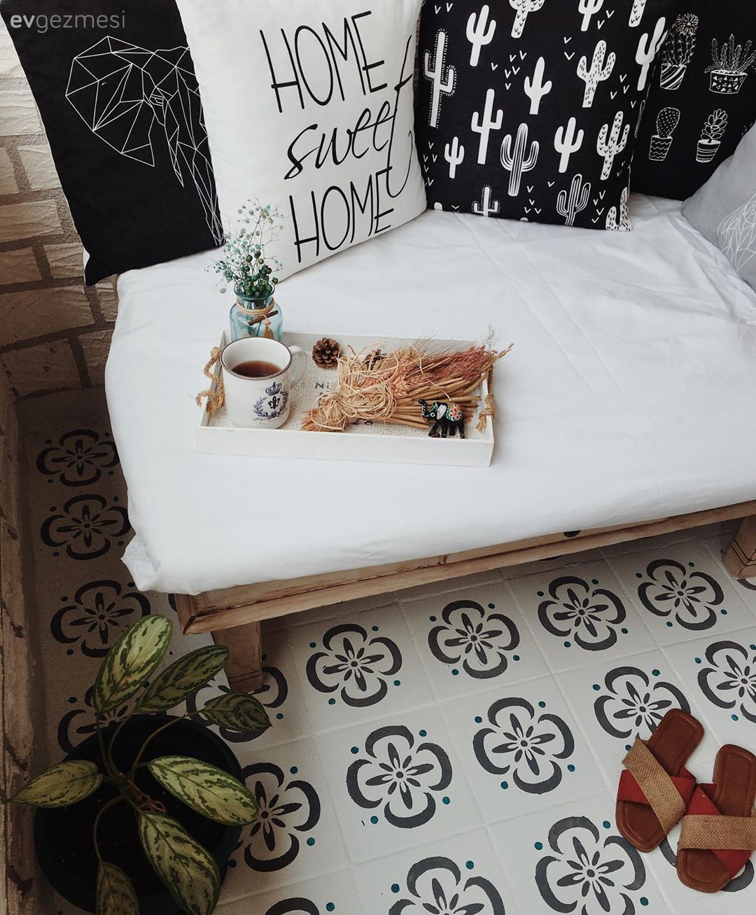 Öncesi&Sonrası: Düz Beton Bir Balkon Şimdi Günlük Güneşlik Bir Atölye