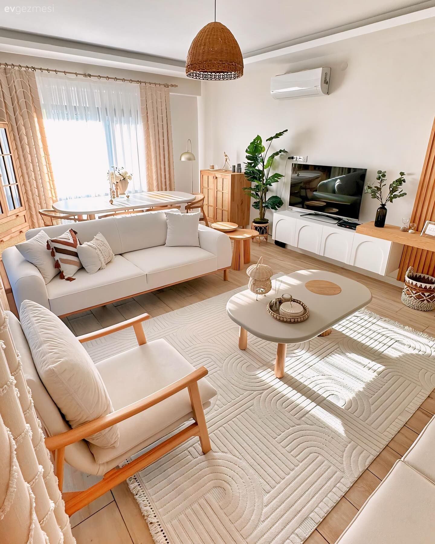 Ev Gezmesi: İki Küçük Çocuk Olsa da Beyaz Aşkından Vazgeçmeyen Bir Dekor!