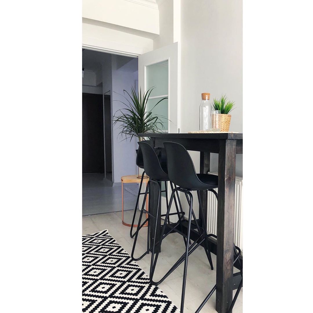 Mutfak, Mutfak masası, Bar masa & sandalyeleri, Halı, Mutfak halısı, Siyah- Beyaz, Geometrik desen, Mutfak aksesuarları, Ev bitkisi