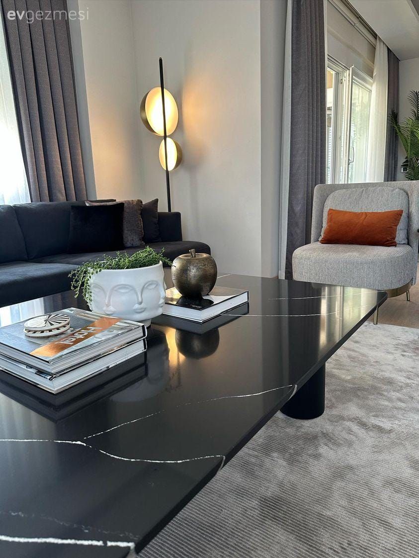 Salon, Modern, Gri, Antrasit  , Turuncu, Fon perde, Perde, Tül perde, Lambader, Aydınlatma, Yan sehpa, Sehpa, Halı, Salon halısı, Kırlent, Ev tekstili, Berjer, Orta sehpa, Dekoratif Objeler