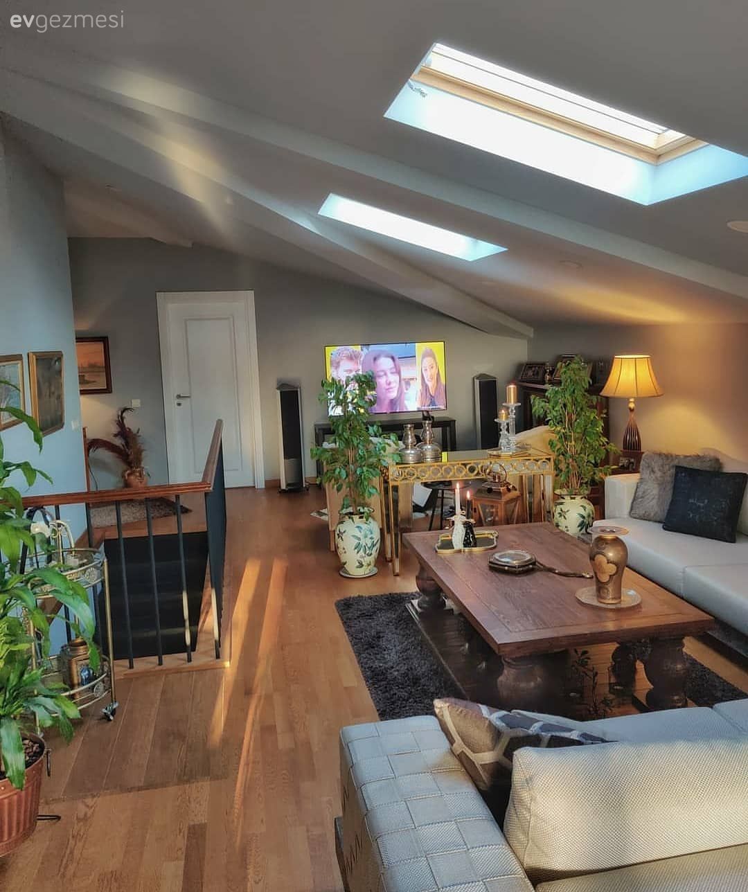 Bu Apartman Dairesi 10. Kata Bahçeli Bir Ev Hissini Taşımış