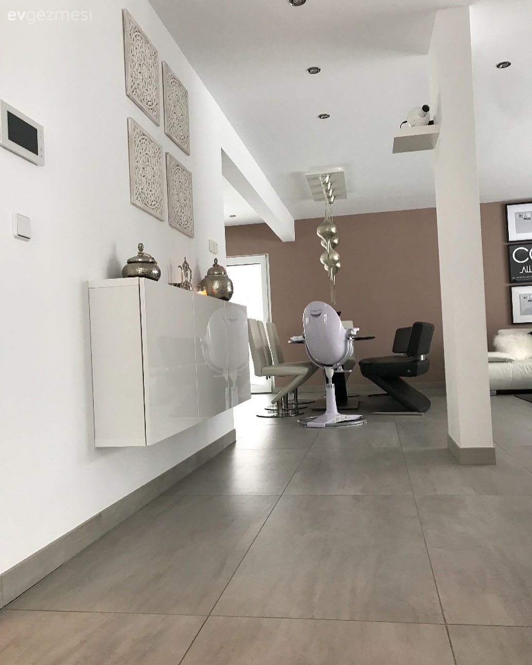 Ev Gezmesi: Endüstriyel Detayları İçine Alan Bir Dekor