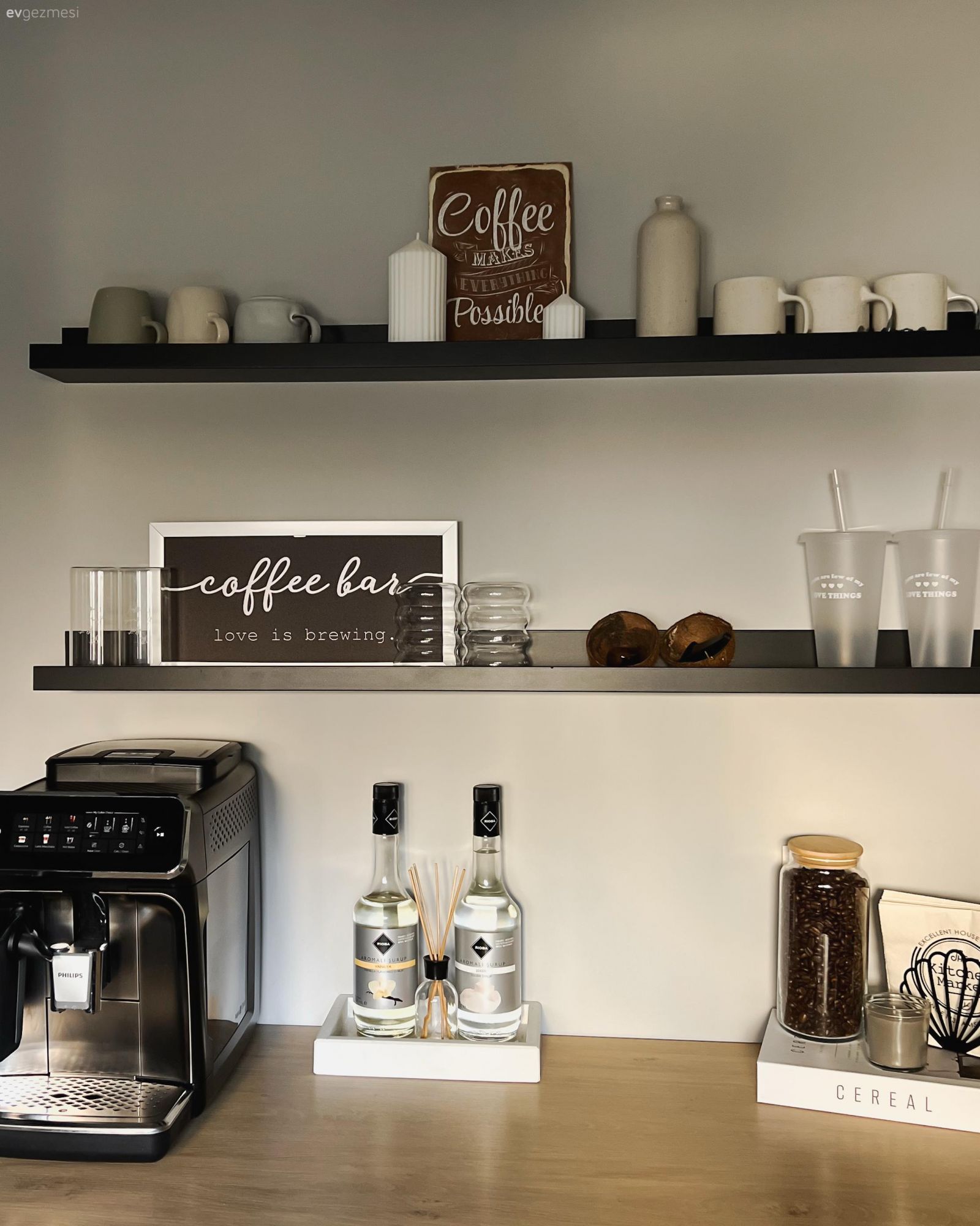 Bu Samimi Evde Yalın Tasarımlar Ahşapla Desteklenmiş