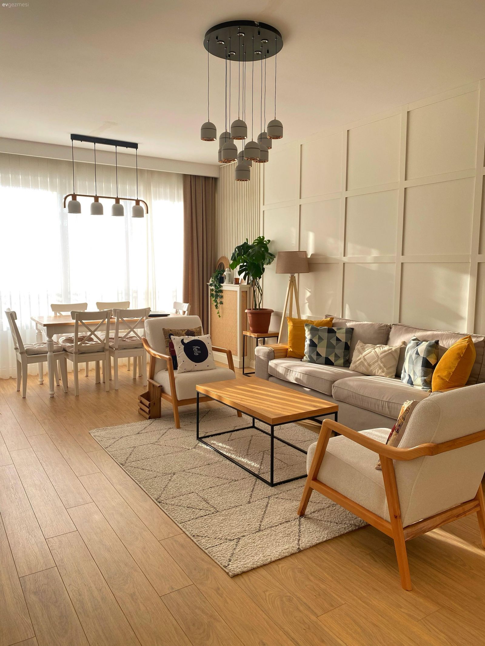 Salon, Bohem Dekorasyon, İskandinav, Beyaz, Krem, Sarı, Koltuk takımı, Berjer, Kırlent, Ev tekstili, Bej, Hardal, Tül perde, Perde, Sandalye, Yemek masası, Avize, Aydınlatma, Orta sehpa, Sehpa, Halı, Salon halısı, Duvar çıtalama, Parke