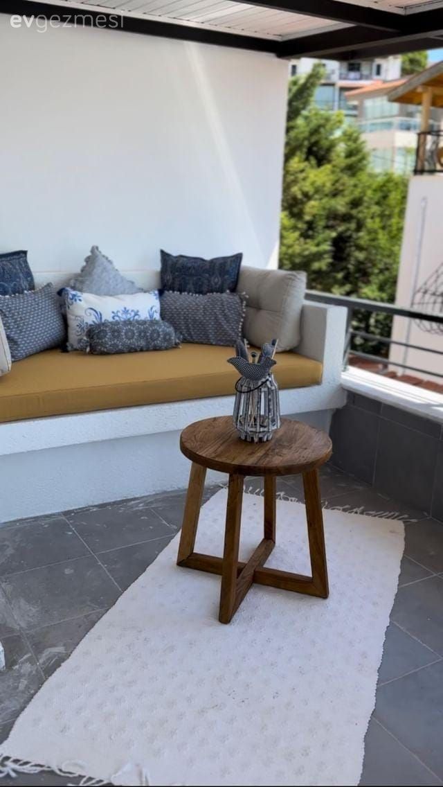 Gazbetondan Yapılan Sedir Bu Balkonu Daha Keyifli Hale Getirmiş!