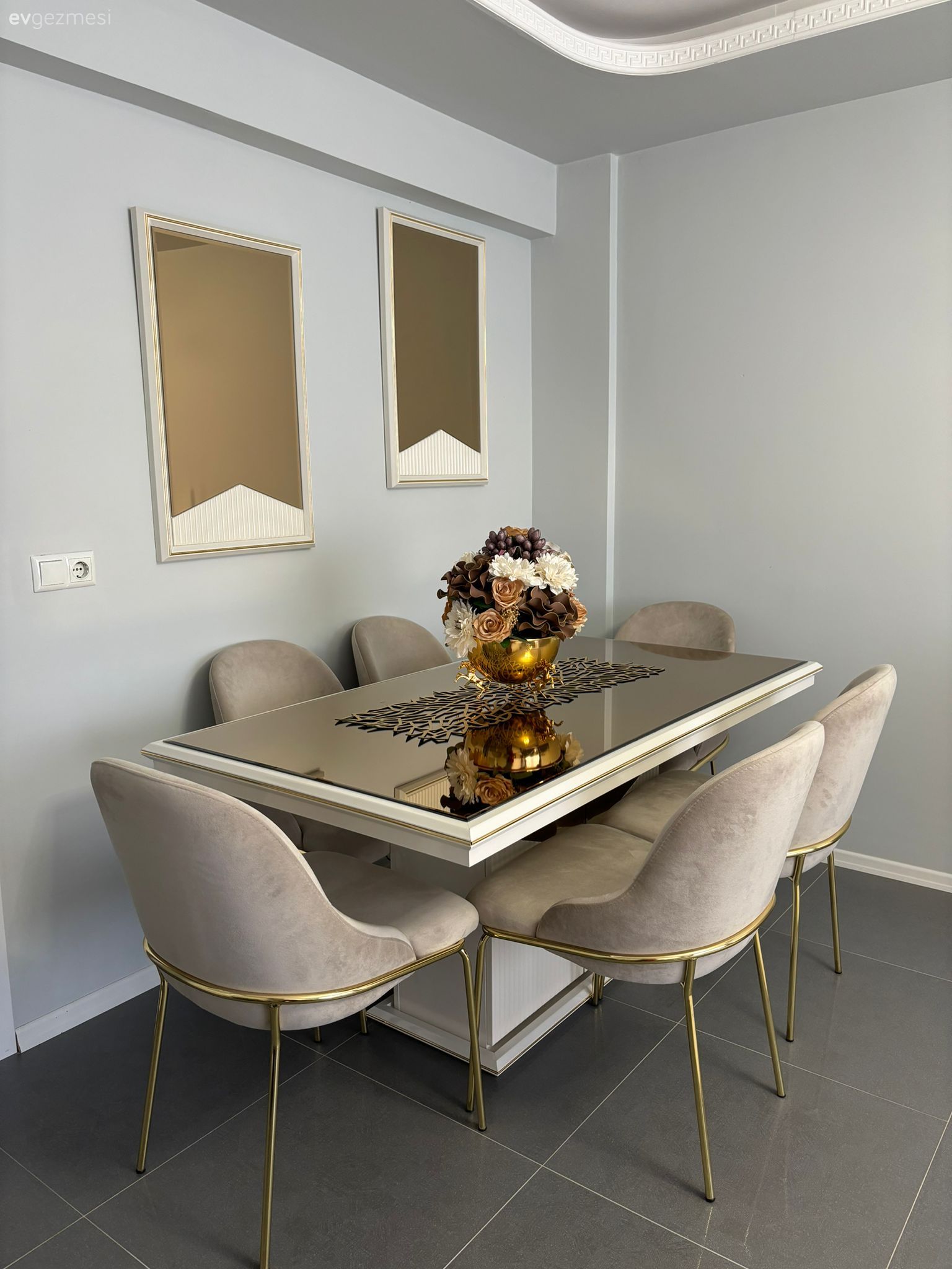 Bu Sakarya Dekorunda Gold ve Bronz Parçaların Yeri Ayrı!