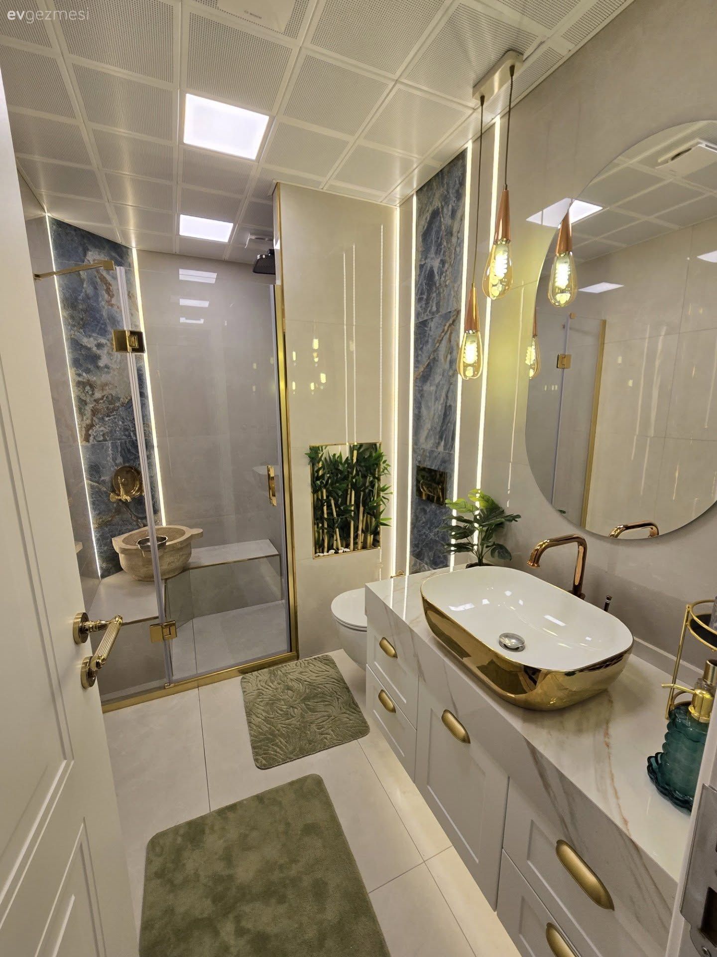 Banyo, Art deko, Beyaz, Altın, Mavi, Banyo seramikleri, Porselen tezgah, Banyo lavabosu, Banyo dolabı, Banyo aynası, Banyo aydınlatması, Led aydınlatma, Aydınlatma, Sarkıt, Duşakabin