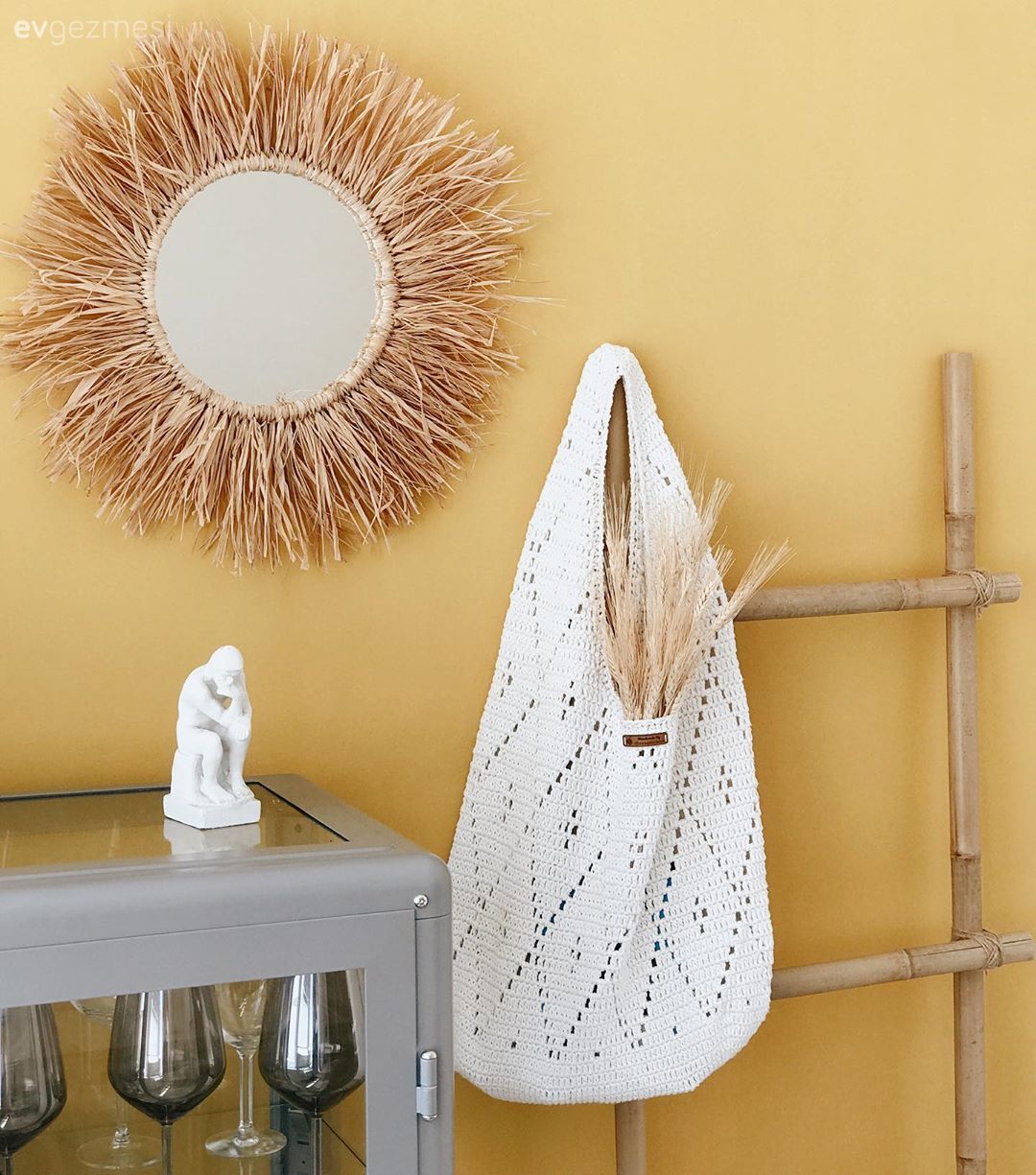 Sarı, Ayna, Hasır, Vitrin, Dekoratif merdiven, Duvar dekorasyonu, Gri