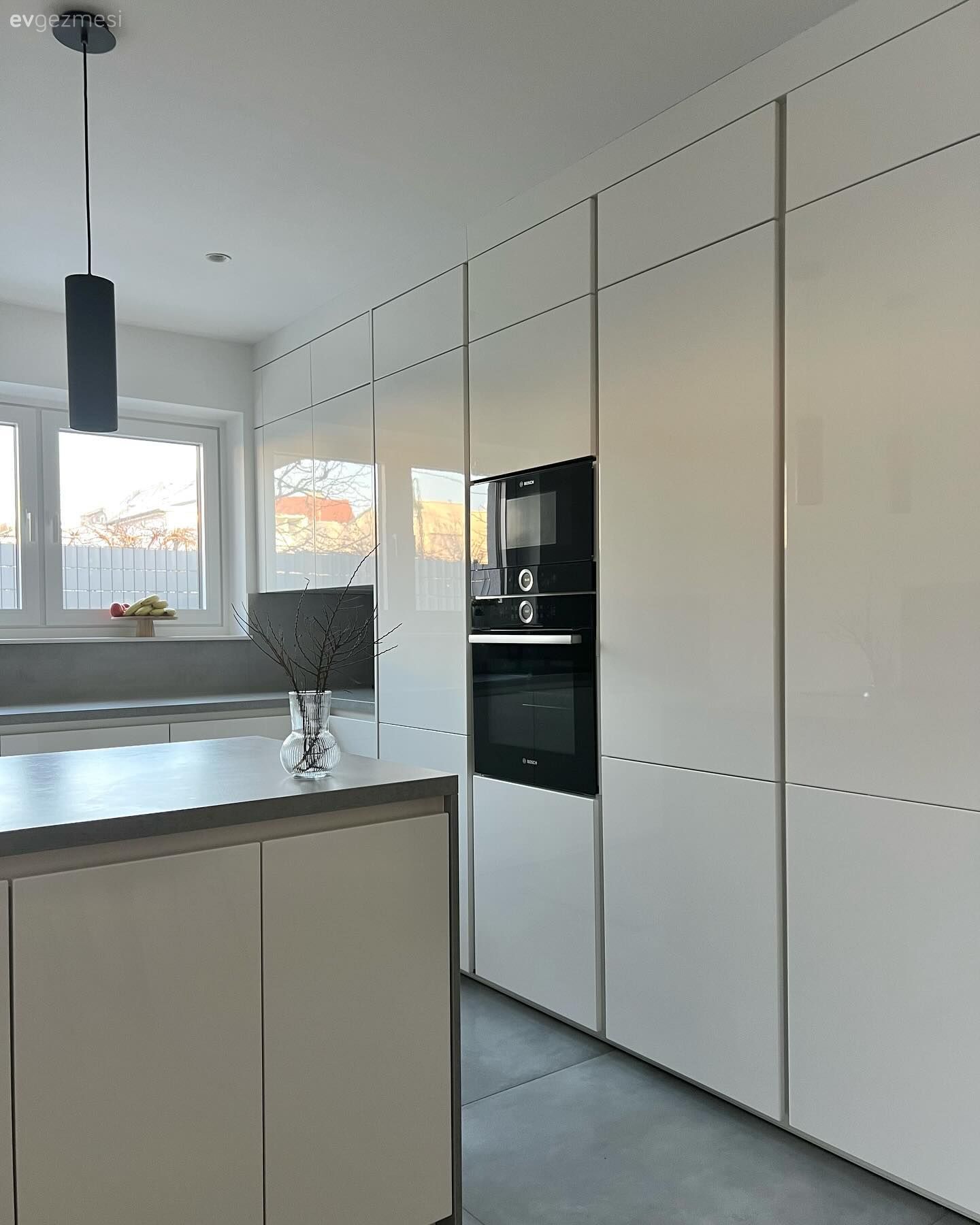 Mutfak, Amerikan Mutfak, Beyaz, Vizon, Kulpsuz mutfak dolabı, Mutfak tezgahı, Mutfak tezgah arası, Ada mutfak, Mutfak aksesuarları, Mutfak halısı, Ankastre, Modern mutfak