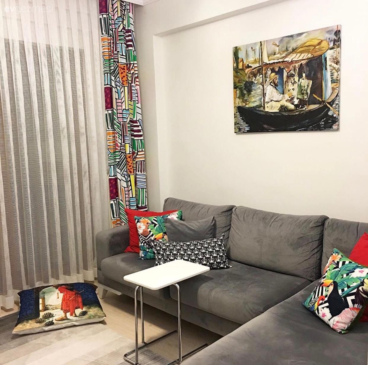 Oturma Odası, Antrasit  , Köşe koltuk, Koltuk takımı, Kırmızı, Sarı, Beyaz, Tablo, Duvar dekorasyonu, Kırlent, Ev tekstili, Fon perde, Perde, Tül perde, Yeşil