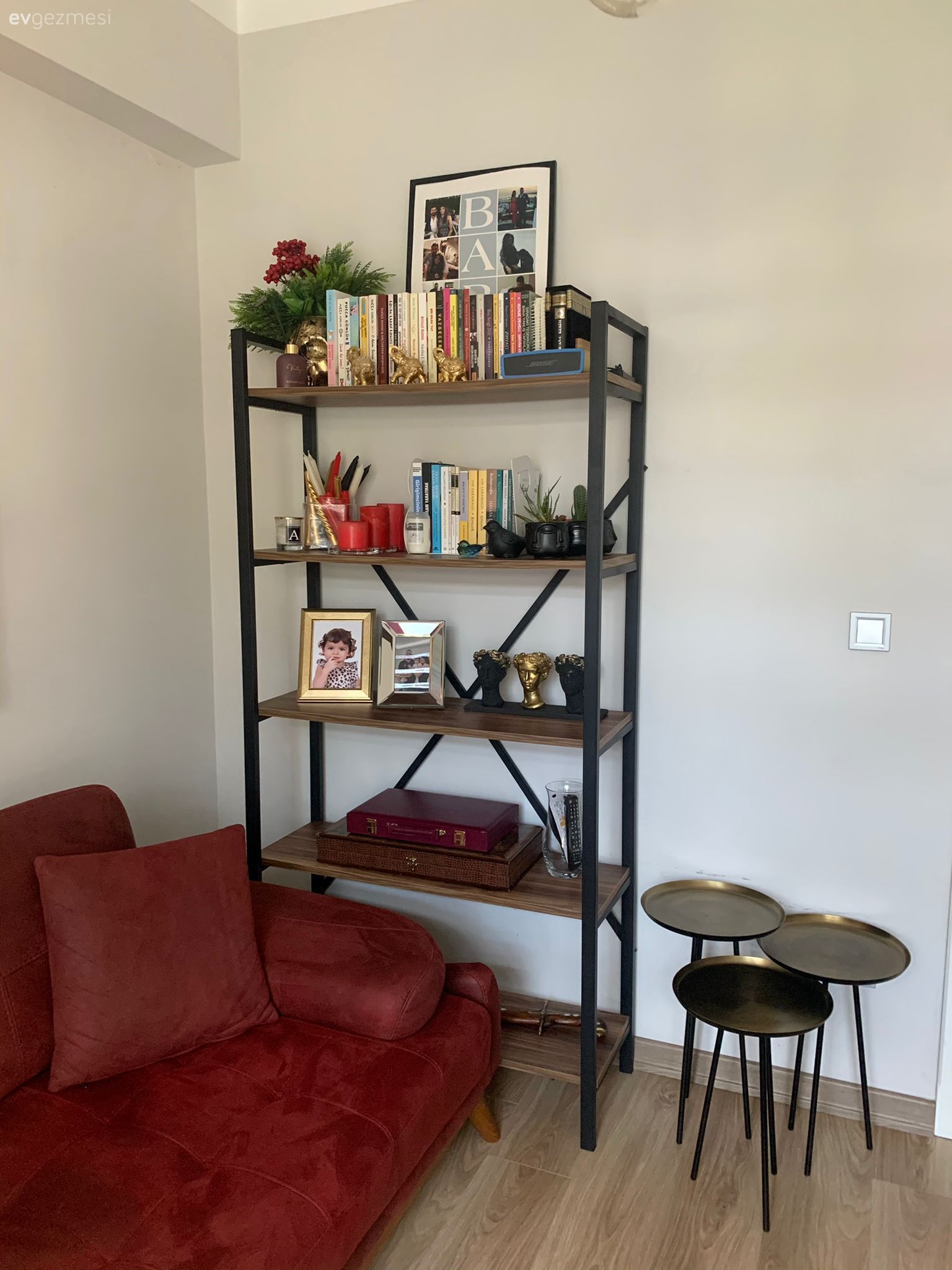 Kırmızı, Koltuk takımı, Siyah, Oturma Odası, Kitaplık, Yan sehpa, Sehpa