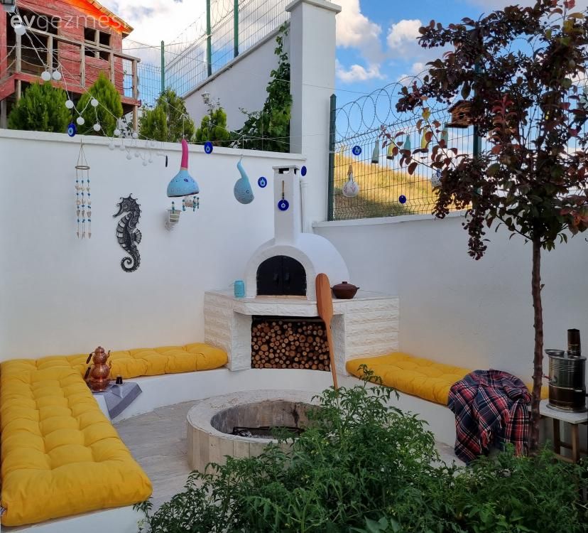 Bu Üç Katlı Evin Kendisi Şehrin İçinde Ama Ruhu Kırsalda Bir Yerde!