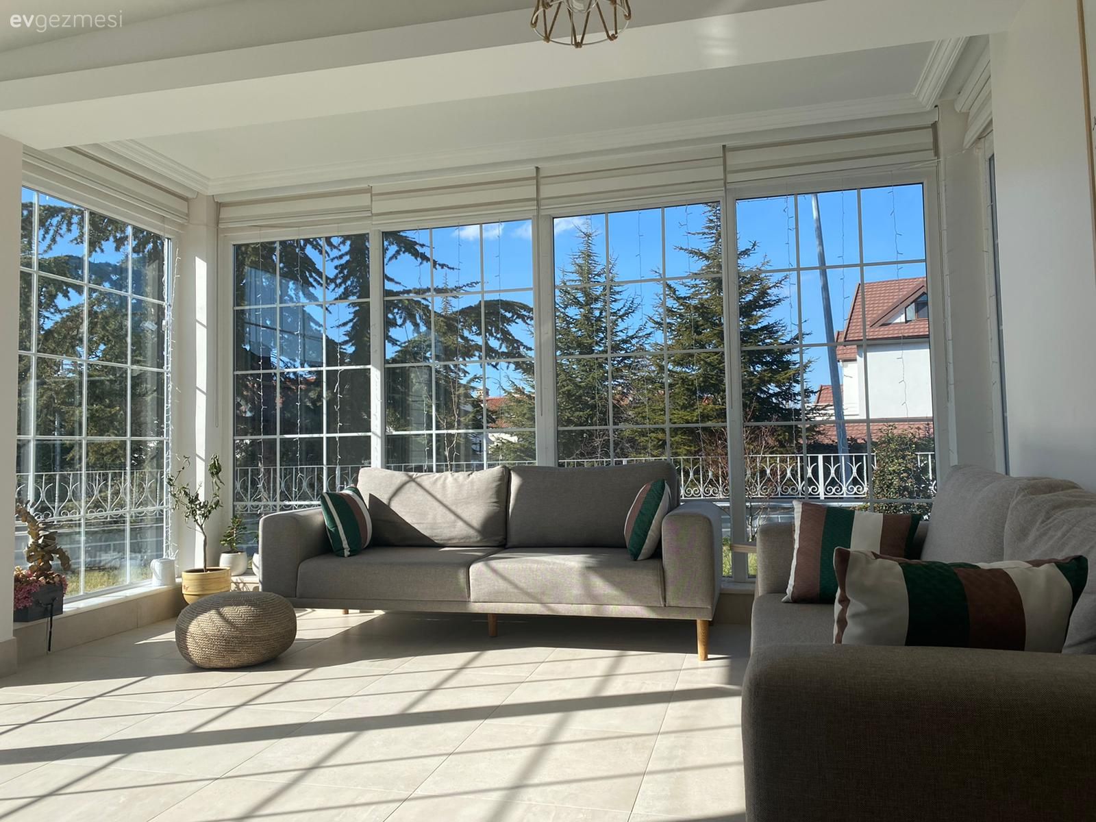 Salon, Beyaz, Gri, Koltuk takımı, Kırlent, Ev tekstili, Modern, Puf