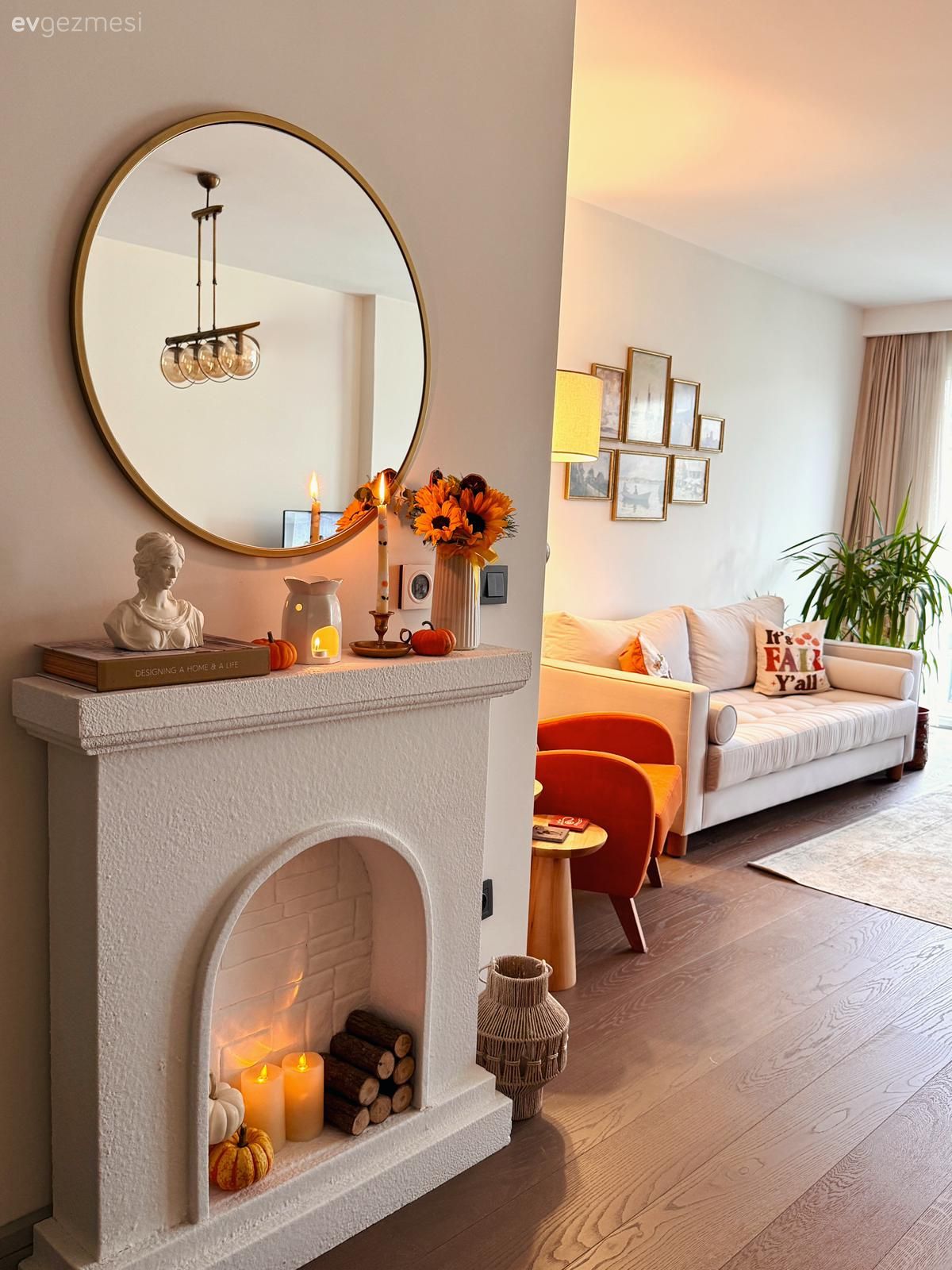 Açık ve Güçlü Renkleri Dengeli Harmanlayan Neşeli Bir İstanbul Evi