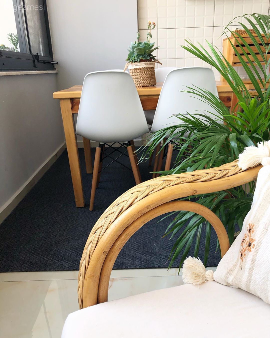 Balkon, Hasır, Hasır sandalye, Ev bitkisi, Balkon duvar dekorasyonu, Kırlent, Ev tekstili, Balkon masası, Sandalye, Balkon halısı