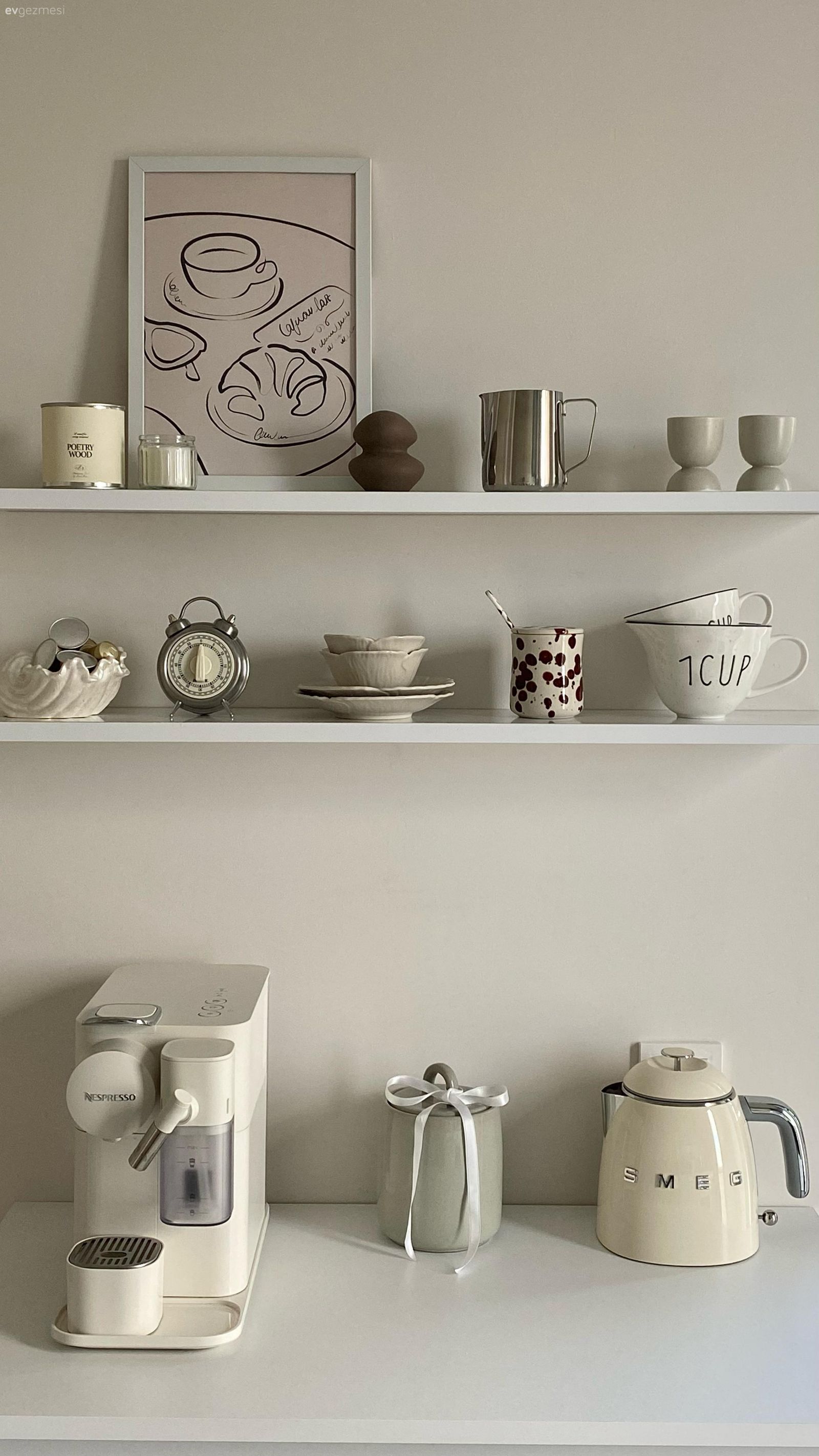 Beyaza Tutkun Bu Evde Formlar ve Dokularla Sıcaklık Sağlanmış