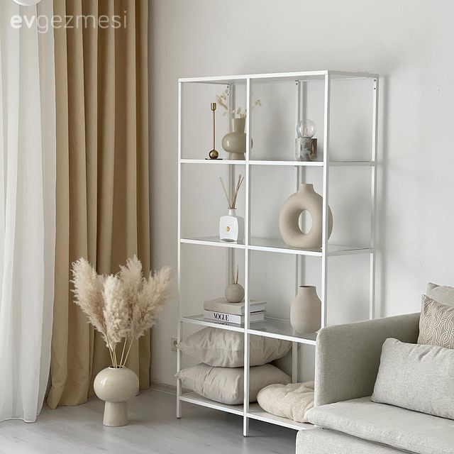 Vitrin, Dekoratif Objeler, Fon perde, Perde, Tül perde, Vazo, Ev Aksesuar, Pampas otu, Kırlent, Ev tekstili