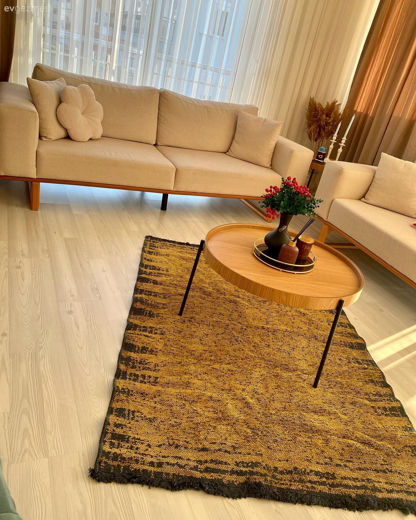 Bu Antalya Evinde Modern Stile Rustik Detaylar Karışmış