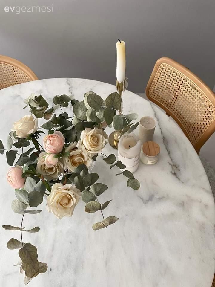 Mutfak, Sandalye, Mutfak masası, Beyaz, Krem, Hazeran, Mutfak aksesuarları, Gri duvar, Halı