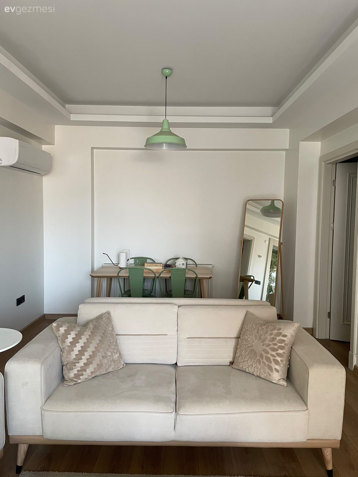 Konfor, Sadelik ve Samimiyet: Neslihan Hanım'ın İzmir Evi!