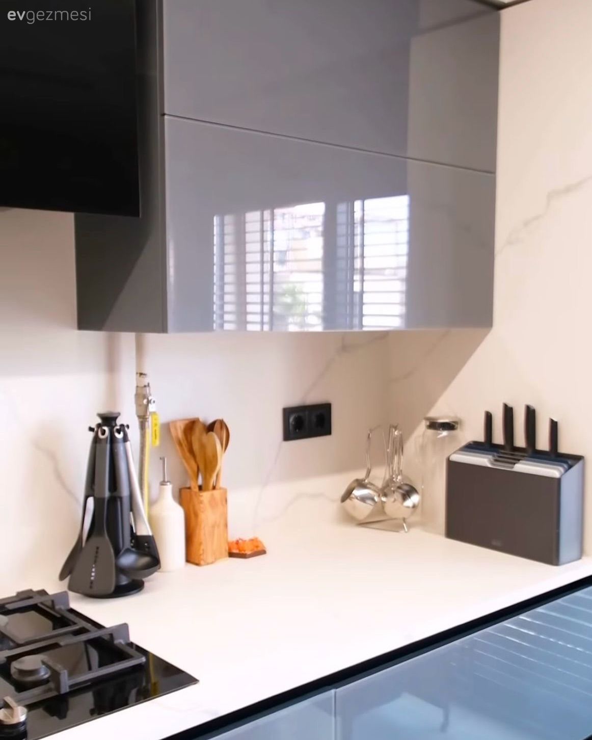 Bu Modern Mutfakta Oturma Köşesi İlgiyi Arttırmış