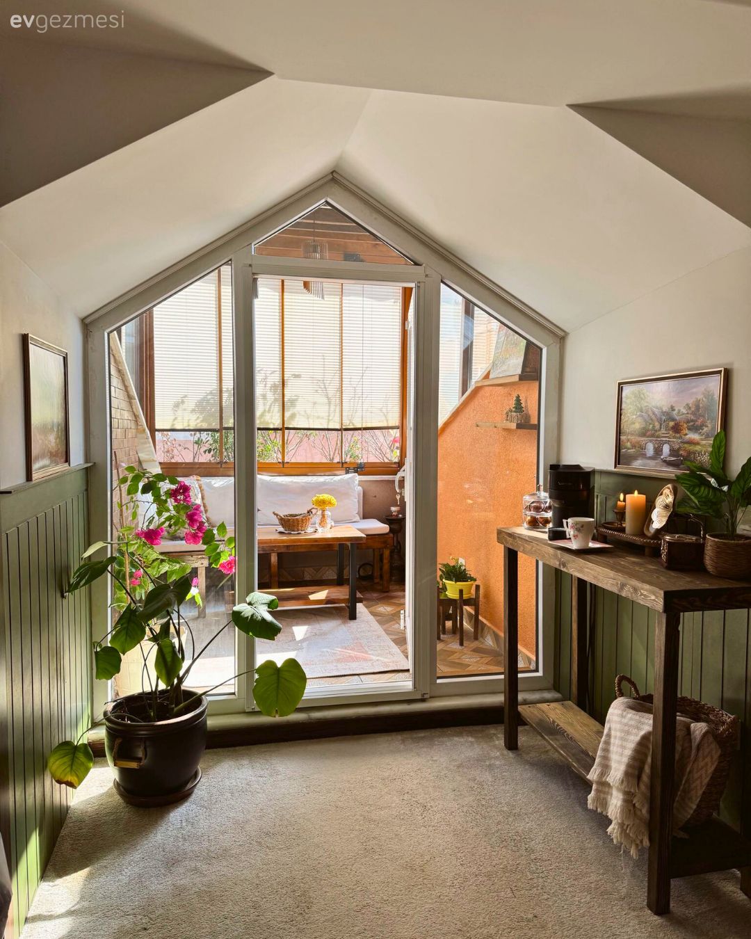 Bu Dubleks Evde Modern ve Country Esintiler Uyumla Buluşmuş