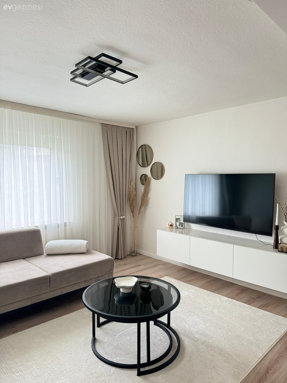 Salon, Modern, İskandinav, Köşe koltuk, Koltuk takımı, Tv ünitesi, Tv ünitesi aksesuarları, Ev Aksesuar, Orta sehpa, Sehpa, Halı, Salon halısı, Fon perde, Perde, Tül perde