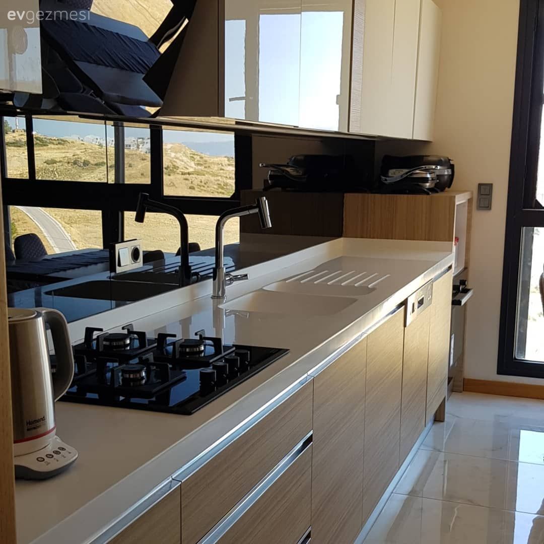 İddialı Renkler ve Mimari Detaylar Bu Dekora Çok Yakışmış!