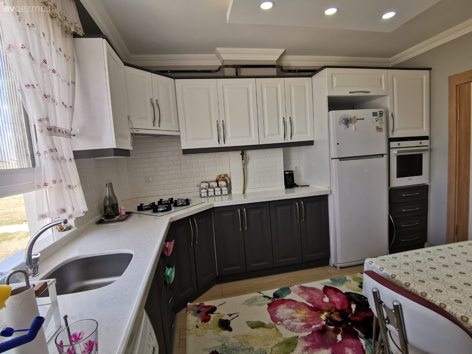 Mutfak, Beyaz, Siyah, Shaker kapaklı dolaplar