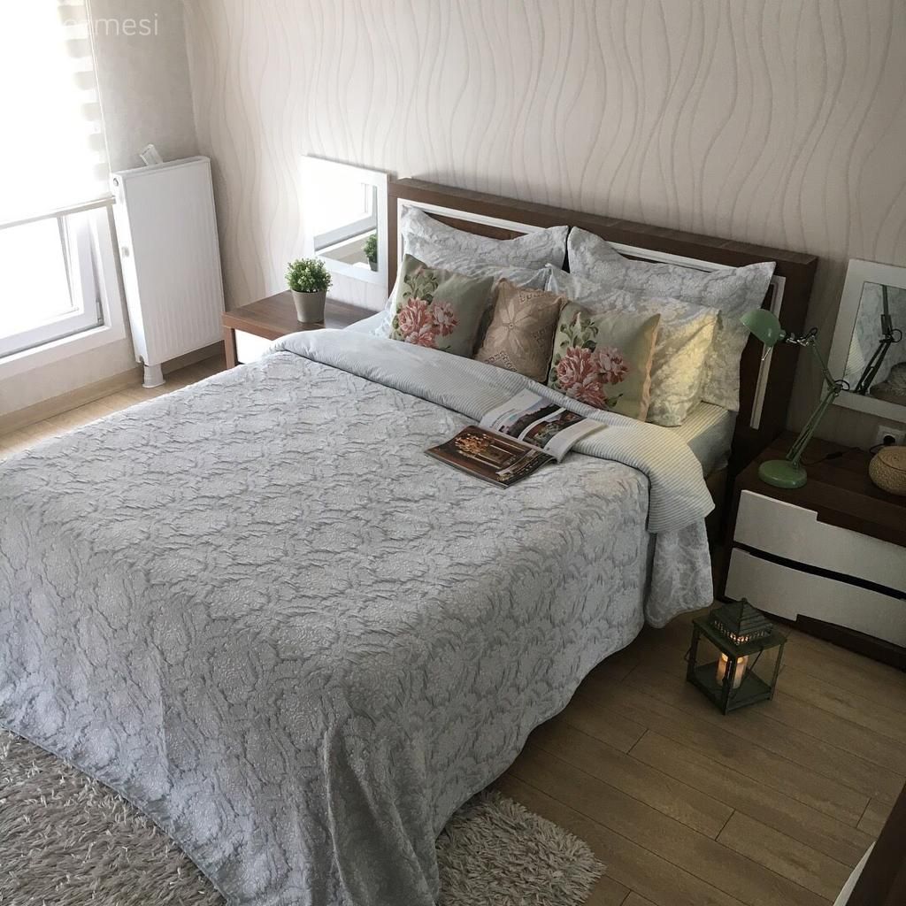 Yatak Odası, Beyaz, Vizon, Yatak örtüsü, Yatak odası halısı, Fener, Ev Aksesuar, Komodin, Duvar kağıdı, Duvar dekorasyonu, Kırlent, Ev tekstili, Country