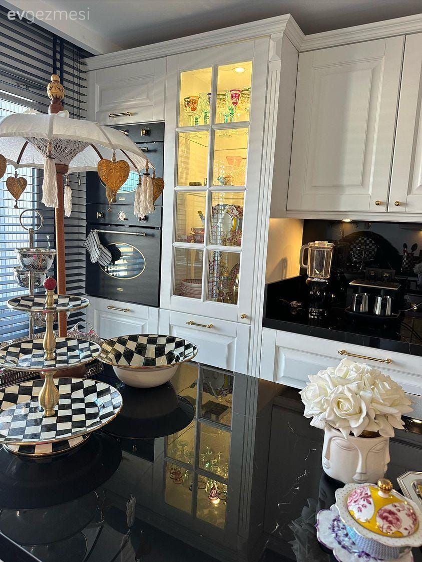 Mutfak, Country, Beyaz, Siyah, Ada mutfak, Sandalye, Jaluzi, Siyah tezgah, Mutfak tezgahı, Mutfak aksesuarları, Davlumbaz, Shaker kapaklı dolaplar, Ankastre