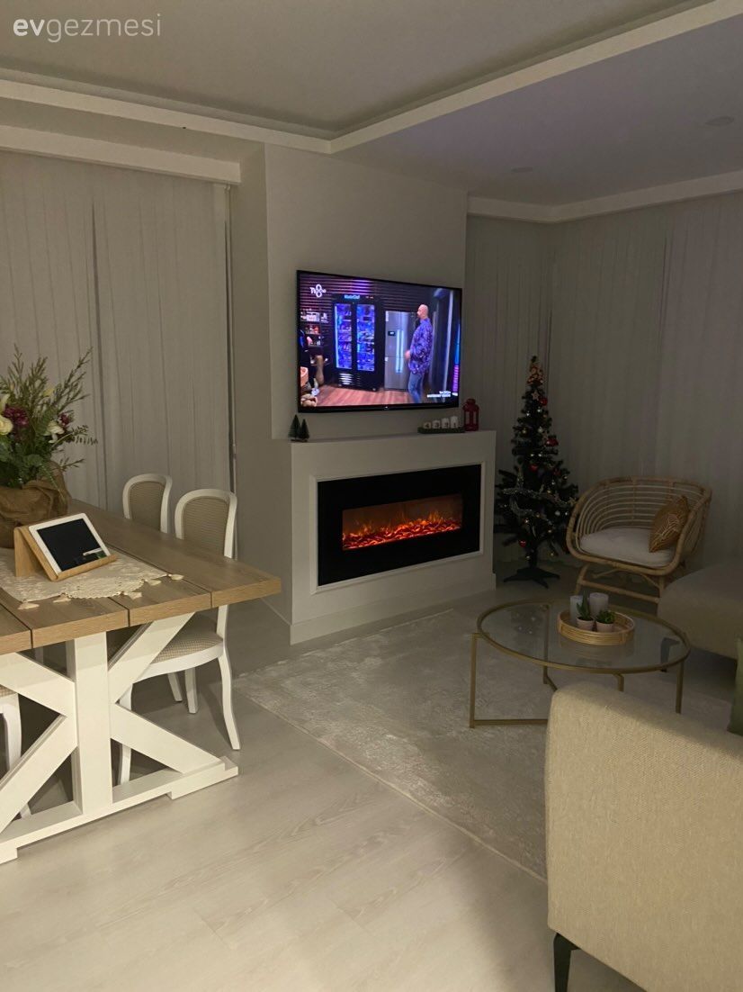 Yemek Odası, Country, Vizon, Beyaz, Fon perde, Perde, Tül perde, Duvar çıtalama, Sandalye, Yemek masası, Vazo, Ev Aksesuar, Tv ünitesi, Şömine, Rattan sandalye