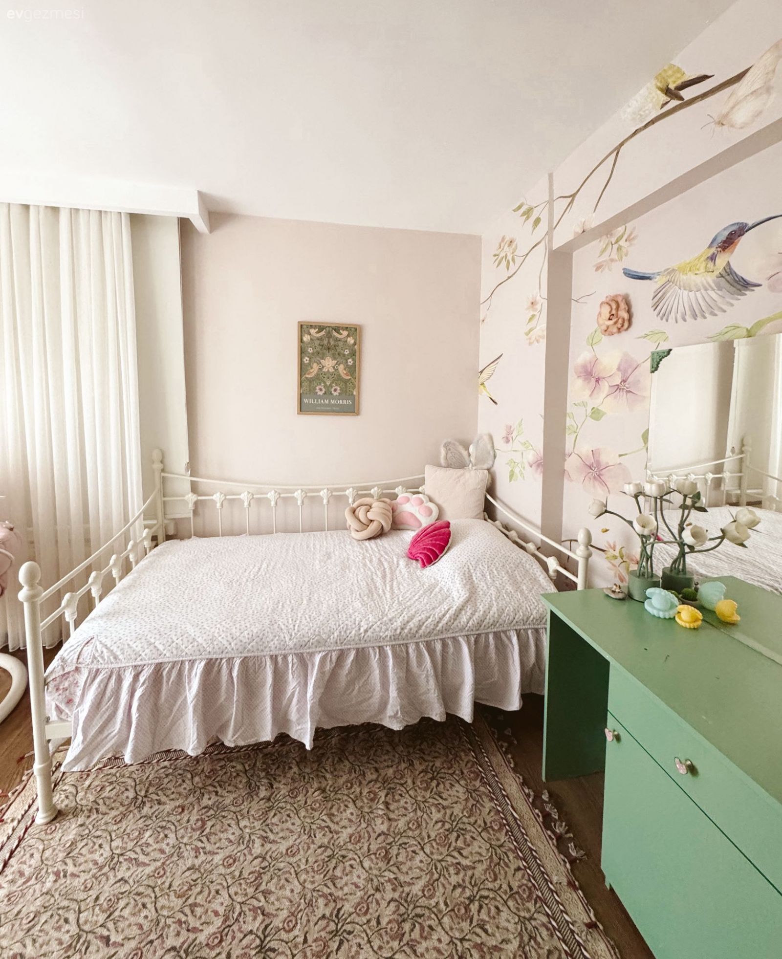Çocuk Odası, Duvar dekorasyonu, Yeşil, Beyaz, Duvar kağıdı, Halı, Kilim, Tül perde, Perde