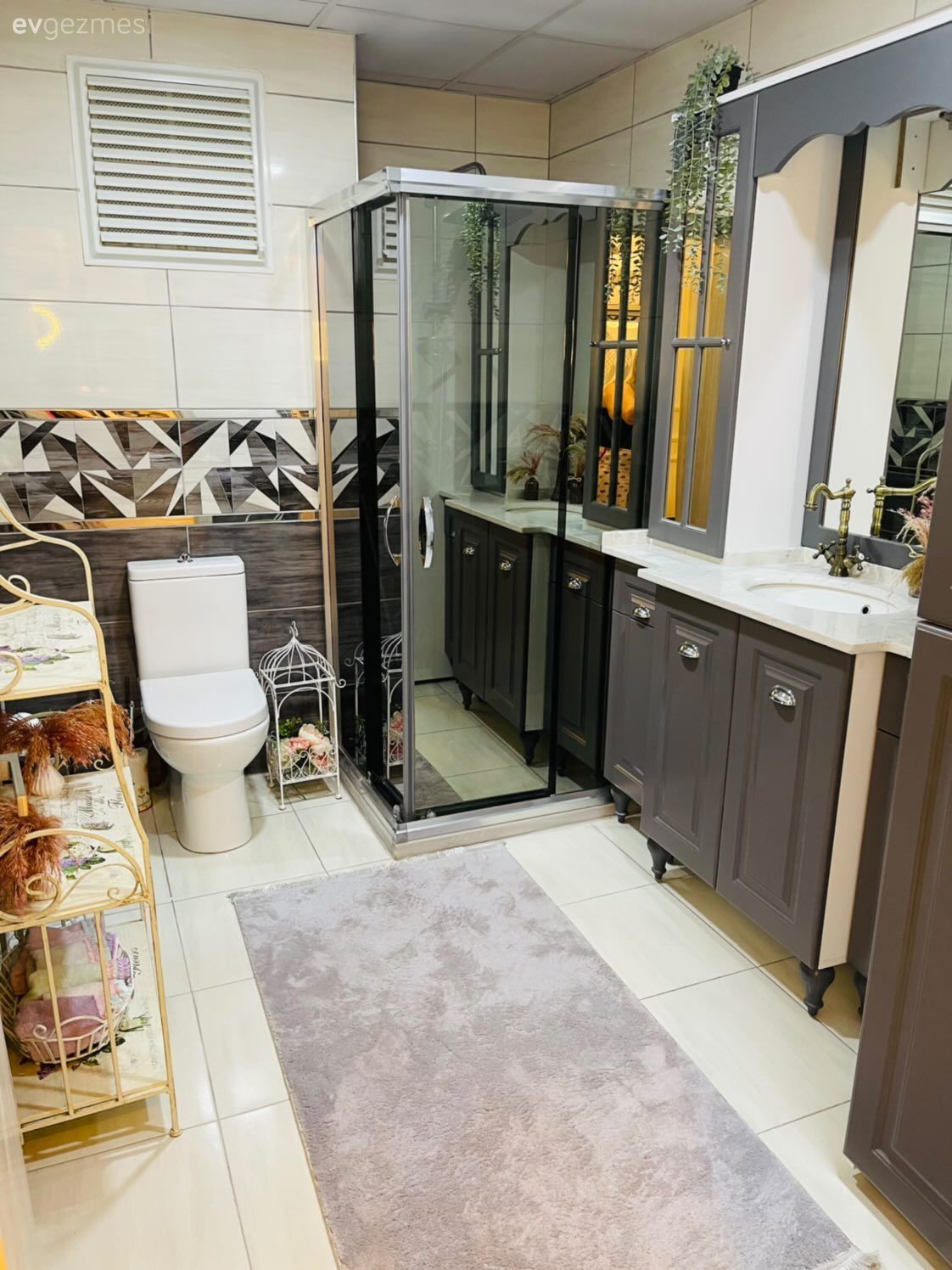 Banyo, Modern banyo, Gri, Beyaz, Banyo dolabı, Banyo aynası, Banyo paspası, Banyo seramikleri, Banyo aksesuarları, Duşakabin