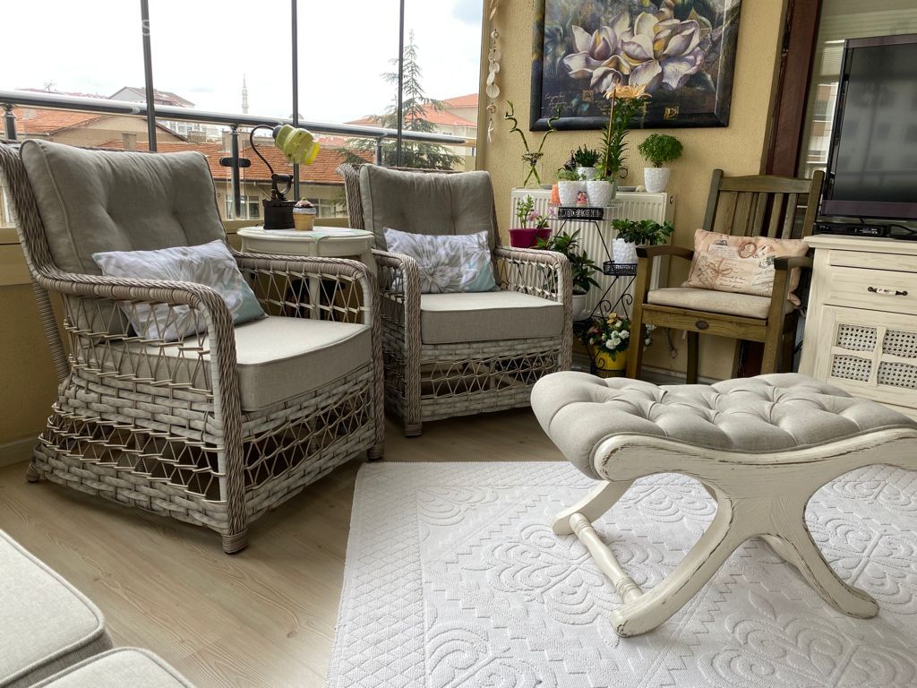 Balkon, Kahverengi, Gri, Beyaz, Sarı, Balkon oturma grubu, Balkon masası, Balkon duvar dekorasyonu, Balkon halısı, Dekoratif Objeler, Tablo, Duvar dekorasyonu